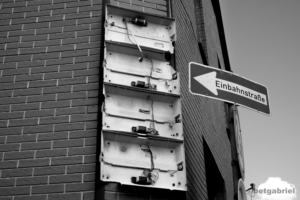 Schwarz-Weiss Fotografie einbahnstrasse ruine verlassen