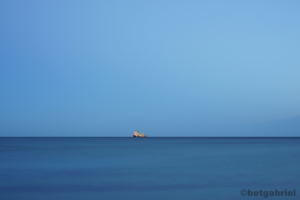 Trawler Forschungsschiff Ostsee Blaue Stunde glatte See